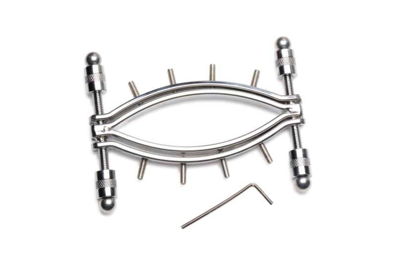 SO8798 Затискач для статевих губ Master Series Spread'Em Poker Vagina Clamp with Adjustable Pressure Screws