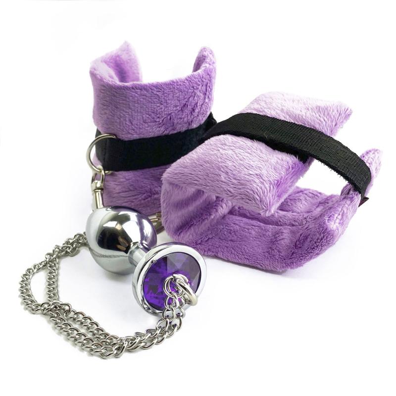 SO6183 Наручники з металевою анальною пробкою Art of Sex Handcuffs with Metal Anal Plug size M Purple