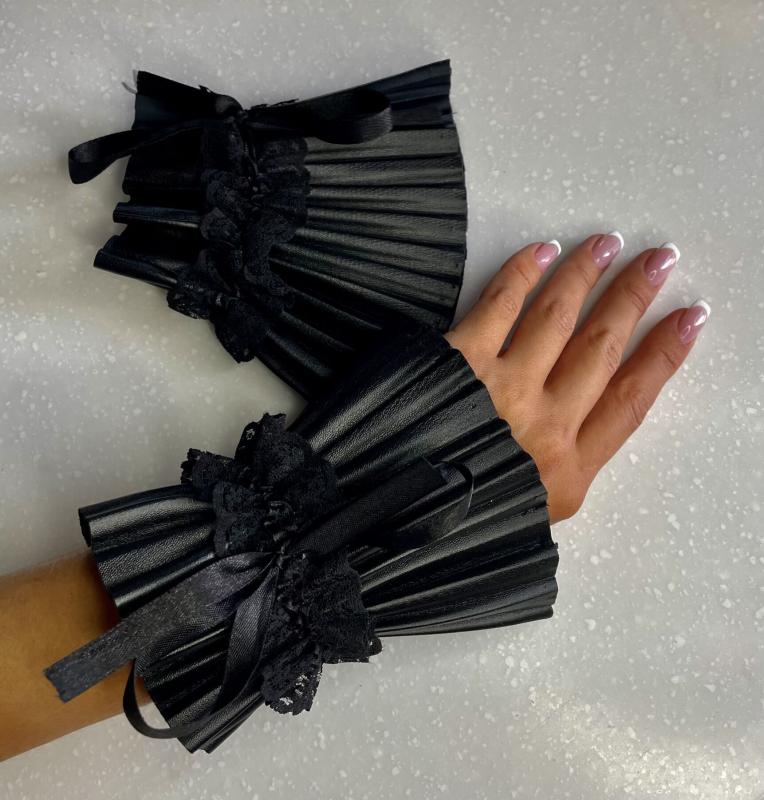 SO3714 Плісовані манжети-наручники зі шкірозамінника